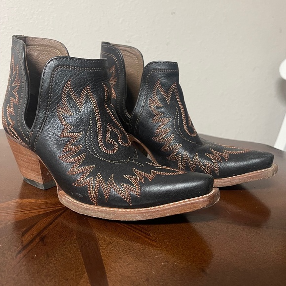 Ariat Women's Short Cowboy Boots - Picture 1 of 1